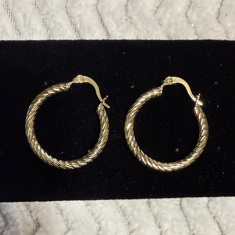 Pretty Bird Yellow Gold Plated Gold Hoop Earrings